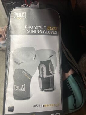 Everlast Black and White Pro Style Elite Training Gloves